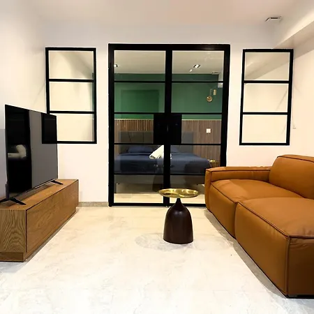 Modern 2 Bedroom In Vibrant 11 Daire Paris