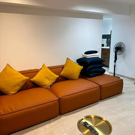 Modern 2 Bedroom In Vibrant 11 *