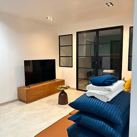 Daire Modern 2 Bedroom In Vibrant 11 Paris
