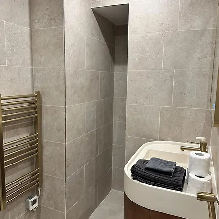 Modern 2 Bedroom In Vibrant 11 Daire Paris