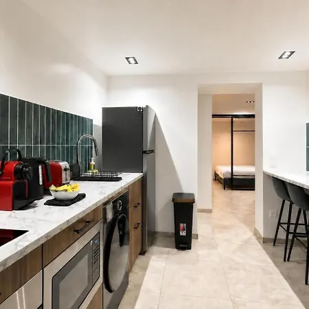 Apartment Modern 2 Bedroom In Vibrant 11