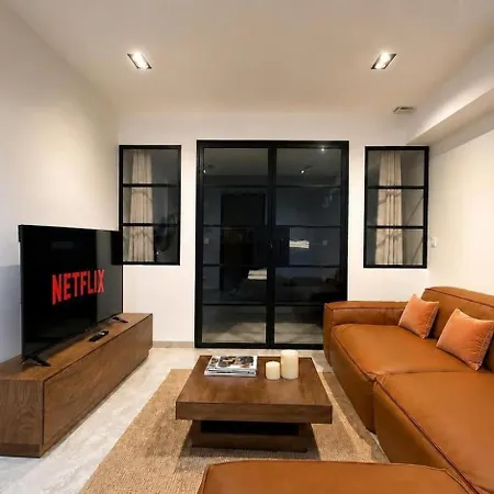 Modern 2 Bedroom In Vibrant 11 *