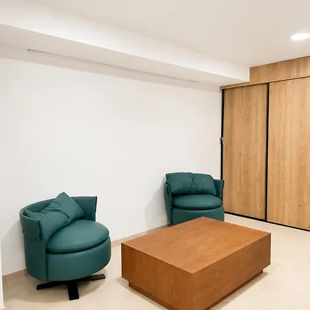 Modern 2 Bedroom In Vibrant 11 Paris