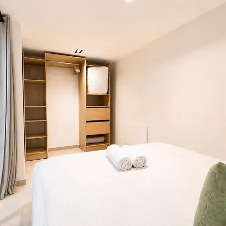Modern 2 Bedroom In Vibrant 11 Paris
