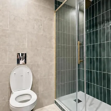 Modern 2 Bedroom In Vibrant 11 * Paris