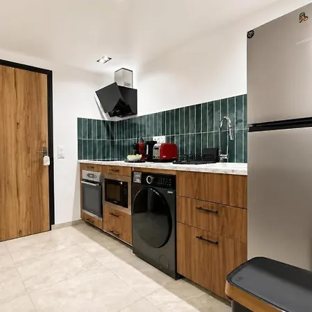 Modern 2 Bedroom In Vibrant 11 *