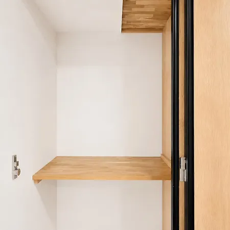 Modern 2 Bedroom In Vibrant 11 Apartment Paris