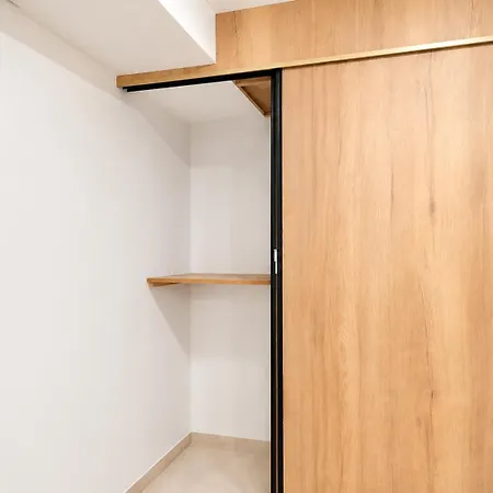 Modern 2 Bedroom In Vibrant 11 Paris
